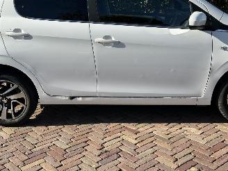 Peugeot 108 Allure picture 9