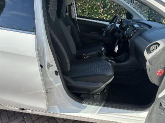 Peugeot 108 Allure picture 22