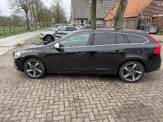 Auto incidentate Volvo V-60 2.4 D6 AWD Hybride  R Design 2015/9