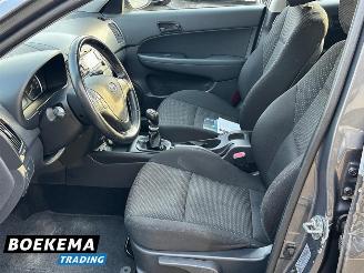 Hyundai I-30 1.4i i-Motion Business Climate Stoelverw. picture 15