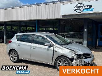 krockskadad bil auto Toyota Auris 1.8 Hybrid Executive Navigatie Climate Cruise PDC 2013/3