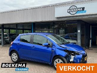 krockskadad bil auto Toyota Yaris 1.5 Hybrid Aspiration Navigatie Camera Climate 2017/7
