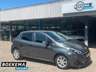 Schadeauto Peugeot 208 1.2 PureTech Allure Navigatie Airco Cruise PDC 2016/2