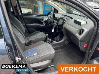 Peugeot 108 1.0 e-VTi Allure Navigatie Cruise Airco LM-Velgen picture 17