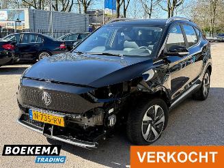 MG ZS EV Long Range Luxury 70 kWh Panorama Navigatie Camera Keyless picture 4