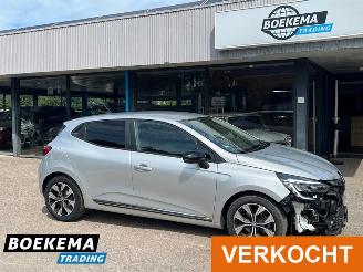 krockskadad bil auto Renault Clio 1.6 E-Tech Hybrid 145 Evolution LED Navigatie Camera Stoel-Stuurverw. 2022/10
