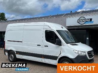 krockskadad bil bedrijf Mercedes Sprinter 314 2.2 CDI L2-H2 Automaat Camera Climate Keyless 2019/10