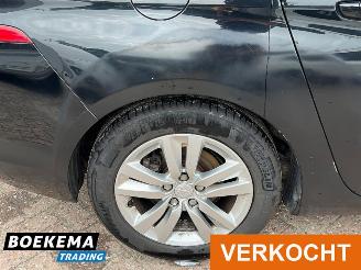 Peugeot 308 SW 1.6 HDI Executive Panorama Navi Climate Cruise PDC Trekhaak picture 9