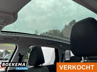 Peugeot 308 SW 1.6 HDI Executive Panorama Navi Climate Cruise PDC Trekhaak picture 26