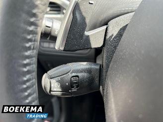 Peugeot 2008 1.2 PureTech Automaat Glazen dak Navi Airco Cruise picture 29