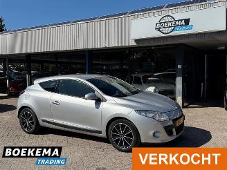 krockskadad bil auto Renault Mégane Coupe 1.6 Dynamique Climate Navi Cruise PDC 2010/1
