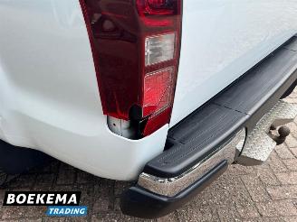Isuzu D-Max 1.9 Extended Cab X-Country Automaat 4X4 3500KG Trekgewicht picture 20