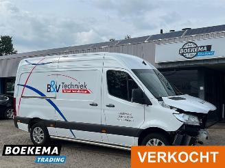 krockskadad bil bedrijf Mercedes Sprinter 317 Automaat Led Navi Climate Cruise PDC Trekhaak 2024/10