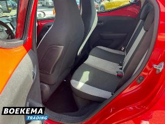 Toyota Aygo 1.0 VVT-i x-play Airco Camera Cruise Carplay picture 18