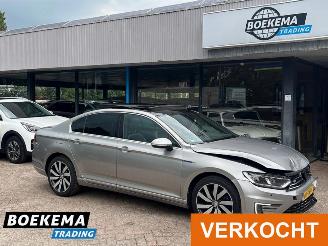 krockskadad bil auto Volkswagen Passat 1.4 TSI GTE Highline Pano Keyless Massage Leder PDC Trekh. 2015/11