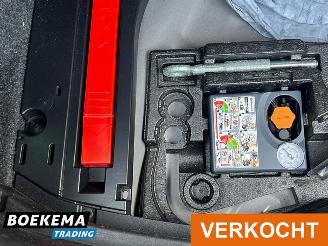 Volvo V-40 Cross Country 2.0 T3 Nordic+ Led Navi Climate Cruise Stoelverw. picture 13