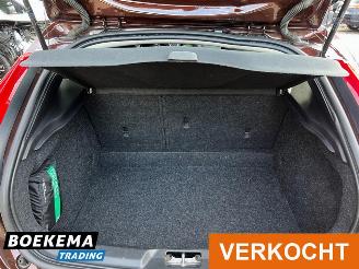 Volvo V-40 Cross Country 2.0 T3 Nordic+ Led Navi Climate Cruise Stoelverw. picture 19