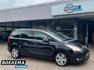 Vaurioauto  passenger cars Peugeot 5008 2.0 HDI 7-Pers Aut Clima Cruise Navi PDC Trek. 2011/9
