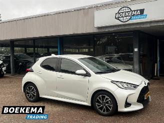 Vaurioauto  passenger cars Toyota Yaris 1.5 Hybrid Keyless Navi Climate Cruise stoelverw. 2023/1