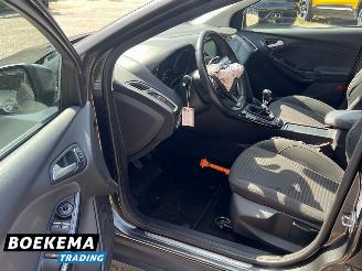 Ford Focus Wagon 1.5 TDCI Titanium Navigatie Climate Cruise PDC Trekh. picture 18