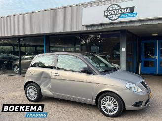 skadebil auto Lancia Ypsilon 1.4 Oro Airco Two-Tone 2010/3