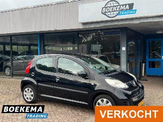 Vaurioauto  passenger cars Peugeot 107 1.0-12V Sublime Airco 5-Deurs 2010/4