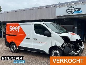 skadebil bedrijf Renault Trafic 2.0 DCI Navigatie Climate Cruise Trekhaak PDC 2024/4
