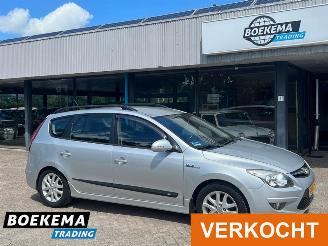 Voiture accidenté Hyundai I-30 CW 1.6i i-Motion Climate Cruise Trekhaak 2011/6