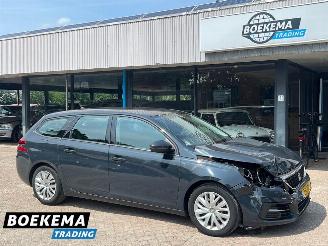 Vaurioauto  passenger cars Peugeot 308 SW 1.2 PureTech Blue Lease Navigatie Climate Cruise 2019/7