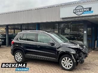 damaged passenger cars Volkswagen Tiguan 2.0 TDI Comfort&Design Pano Stoelverw. Cruise Climate PDC Trekh. 2011/3