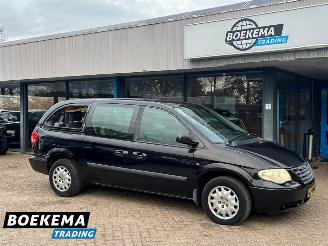 krockskadad bil auto Chrysler Grand-voyager 2.4i SE Luxe 6-Pers Aut Climate Cruise Trekh. 2005/2