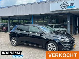krockskadad bil auto Renault Mégane 1.3 TCe 140PK Limited LED Keyless Navigatie Climate Cruise 2018/7