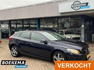 krockskadad bil auto Volvo V-40 1.5 T3 Summum Aut Navi Cruise Climate PDC 2015/10