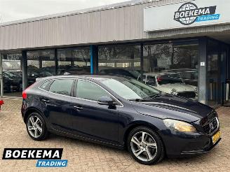 krockskadad bil auto Volvo V-40 1.5 T3 Summum Aut Navi Cruise Climate PDC 2015/10
