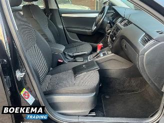 Skoda Octavia Combi 1.6 TDI DSG Business Climate Navi Cruise PDC picture 14