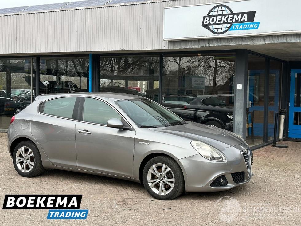 Alfa Romeo Giulietta 1.6 JTDm Distinctive Leer Climate PDC Trekhaak Cruise