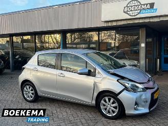 skadebil auto Toyota Yaris 1.5 Full Hybrid Aspiration Navi Climate Cruise Camera 2014/1