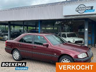 uszkodzony samochody osobowe Mercedes C-klasse 180 Esprit Trekhaak 1997/1