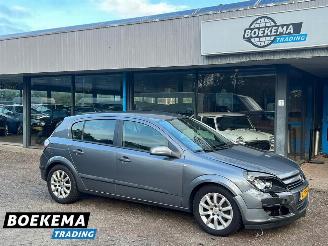 krockskadad bil auto Opel Astra 1.6 Sport 105PK Cruise Climate Trekhaak 2004/6