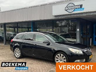 damaged passenger cars Opel Insignia 2.0 T Sport 4x4 250PK Aut Navi Climate Stoelver. 2011/10