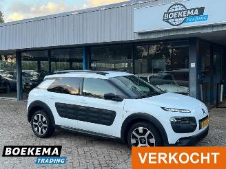 Voiture accidenté Citroën C4 cactus 1.2 PureTech Shine Virtual Navi Climate Cruise PDC 2016/5