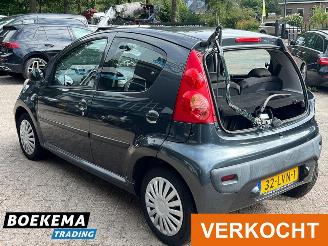 Peugeot 107 1.0-12V XS Airco 5-Deurs picture 3