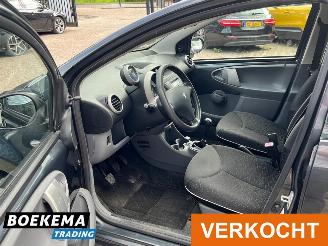 Peugeot 107 1.0-12V XS Airco 5-Deurs picture 10