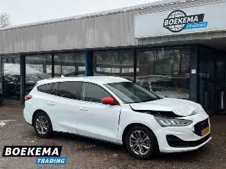 Coche accidentado Ford Focus Wagon 1.0 EcoBoost 125PK Hybrid Navi Climate Cruise PDC Trekh. 2022/11