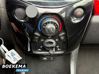 Toyota Aygo 1.0 VVT-i X-Wave Open-Dak Airco Cruise picture 21