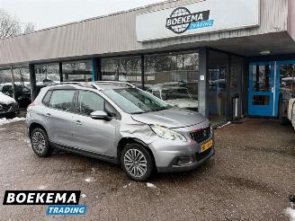 krockskadad bil auto Peugeot 2008 1.2 PureTech Automaat Navigatie Cruise NAP! 2017/2