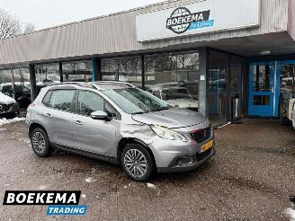 damaged passenger cars Peugeot 2008 1.2 PureTech Automaat Navigatie Cruise NAP! 2017/2