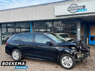 Unfallwagen Skoda Octavia Combi 1.0 e-TSI Business Edition Navigatie Cruise Lane-Ass 2024/1