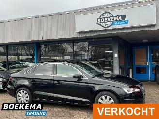 skadebil auto Audi A3 Limousine 1.6 TDI 110PK Pro Line Panorama Navigatie Airco 2015/11