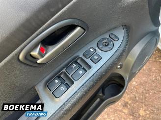 Kia Carens 2.0 CVVT X-clusive 7-Persoons Leer Navigatie Stoelverw. Airco picture 28